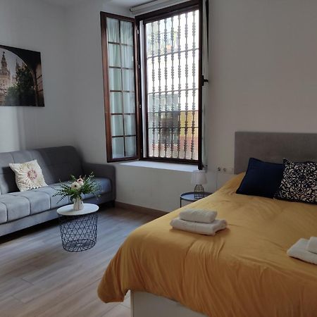 Estudio Moderno Con Opcion De Garaje Apartment Seville Exterior photo